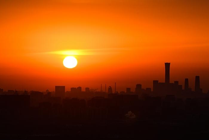 新年日出來啦！迎接2025年的第一縷陽光