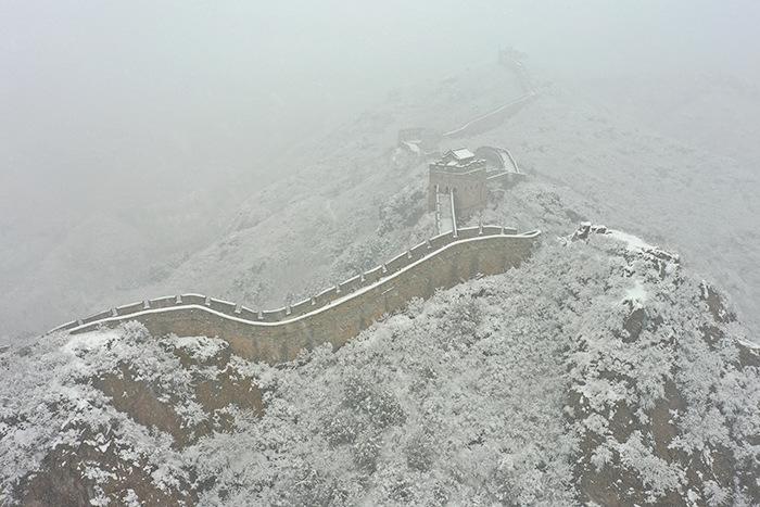 金山嶺長(zhǎng)城春雪飄飛