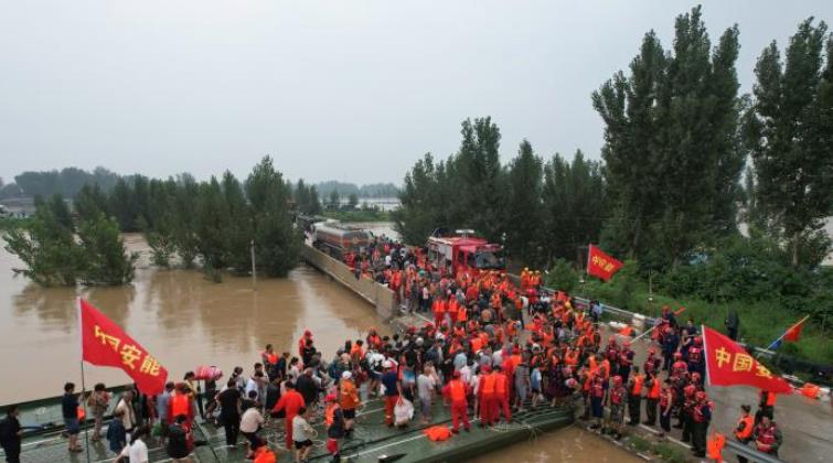 “逆行”重器中流擊水，創(chuàng)造救援速度奇跡<p>以精銳之“能”，護(hù)百姓之“安”，每一次極速救援，都是一場全力以赴，是承諾更是本色。<p>