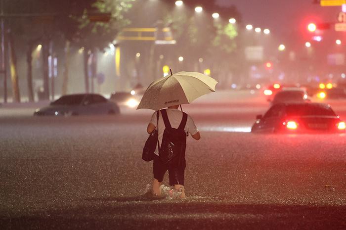 韓國首爾遭遇特大暴雨